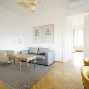 Heymi Oper Apartmán
