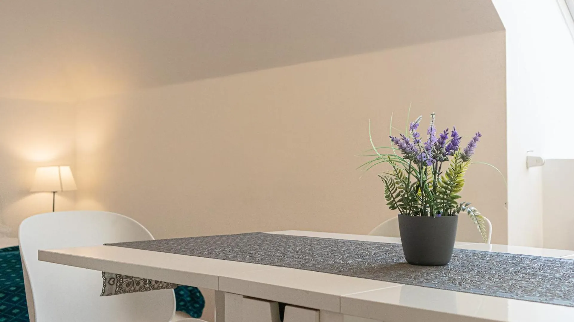 Comfy 2Br Apt, Near Bahnhof Rennweg & Belvedere Vienna Apartment