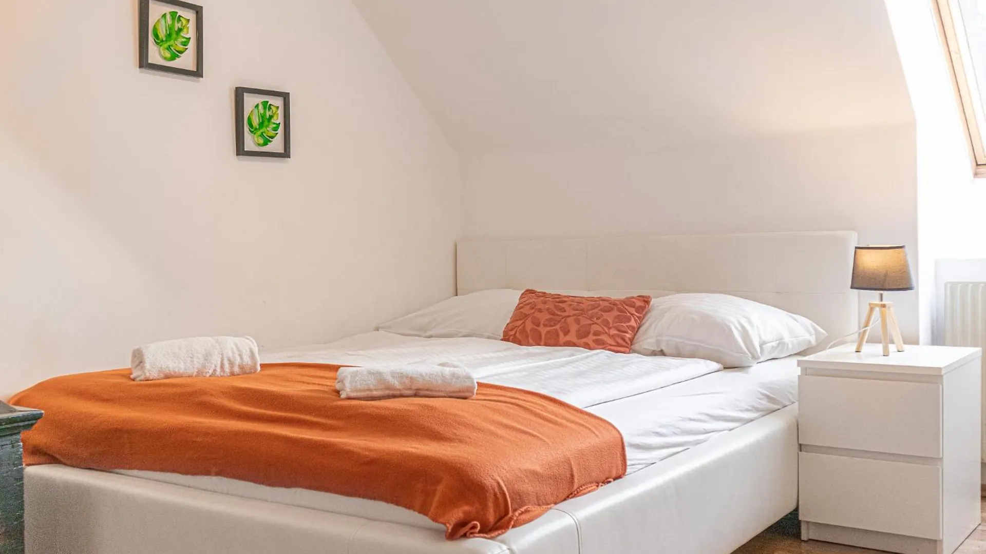 Comfy 2Br Apt, Near Bahnhof Rennweg & Belvedere Vienna Apartment