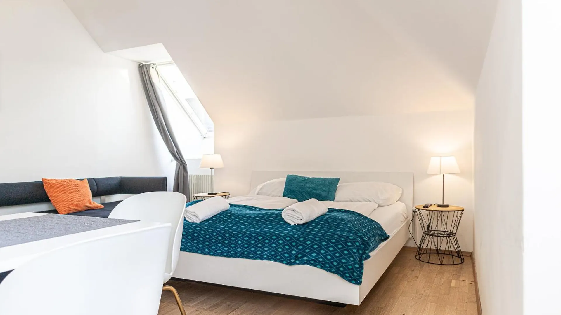 Comfy 2Br Apt, Near Bahnhof Rennweg & Belvedere Vienna Apartment